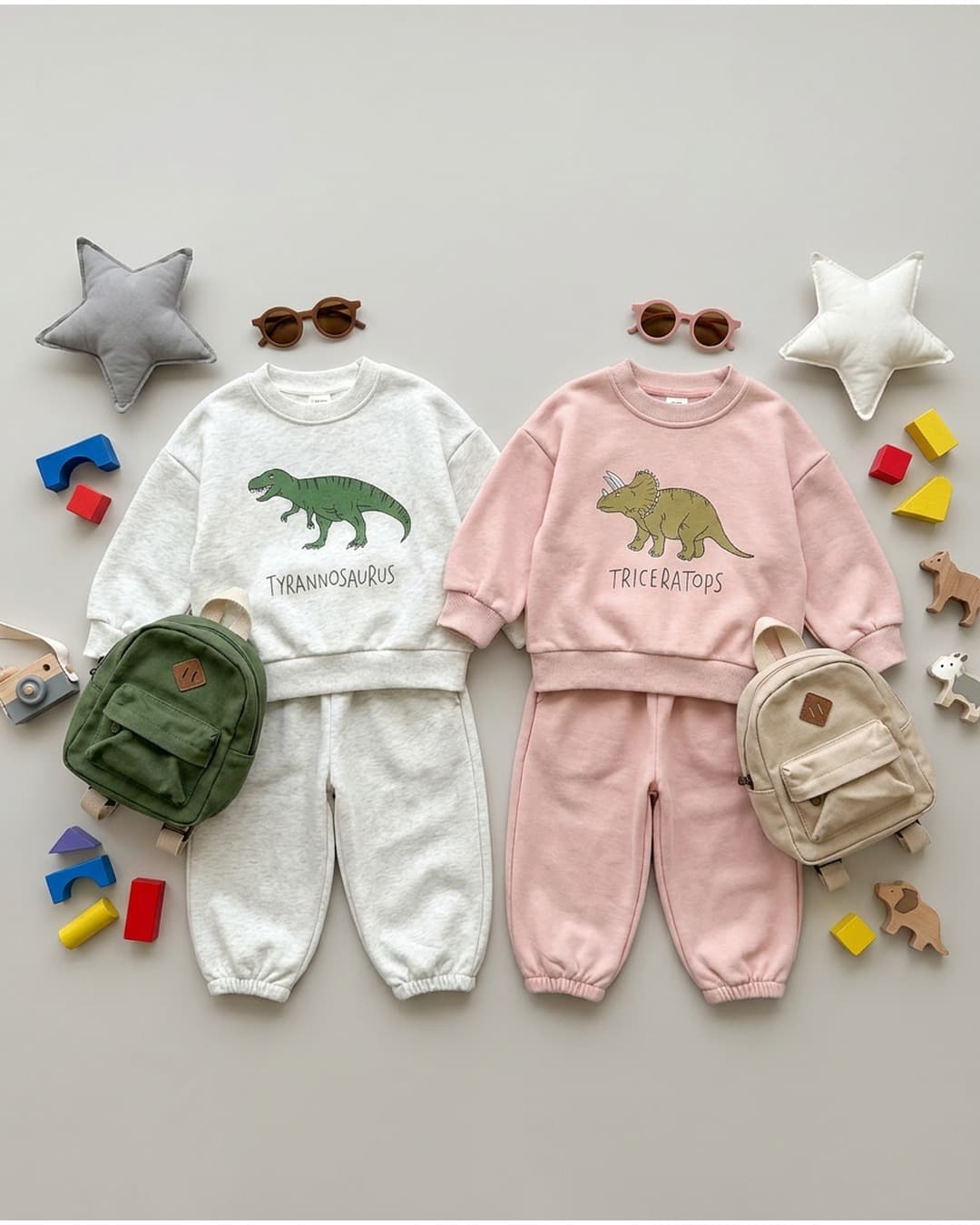 🦖 恐竜イラスト長袖スウェット上下セットアップ 🦕

少しずつ涼しくなる季節にぴったりの、動きや