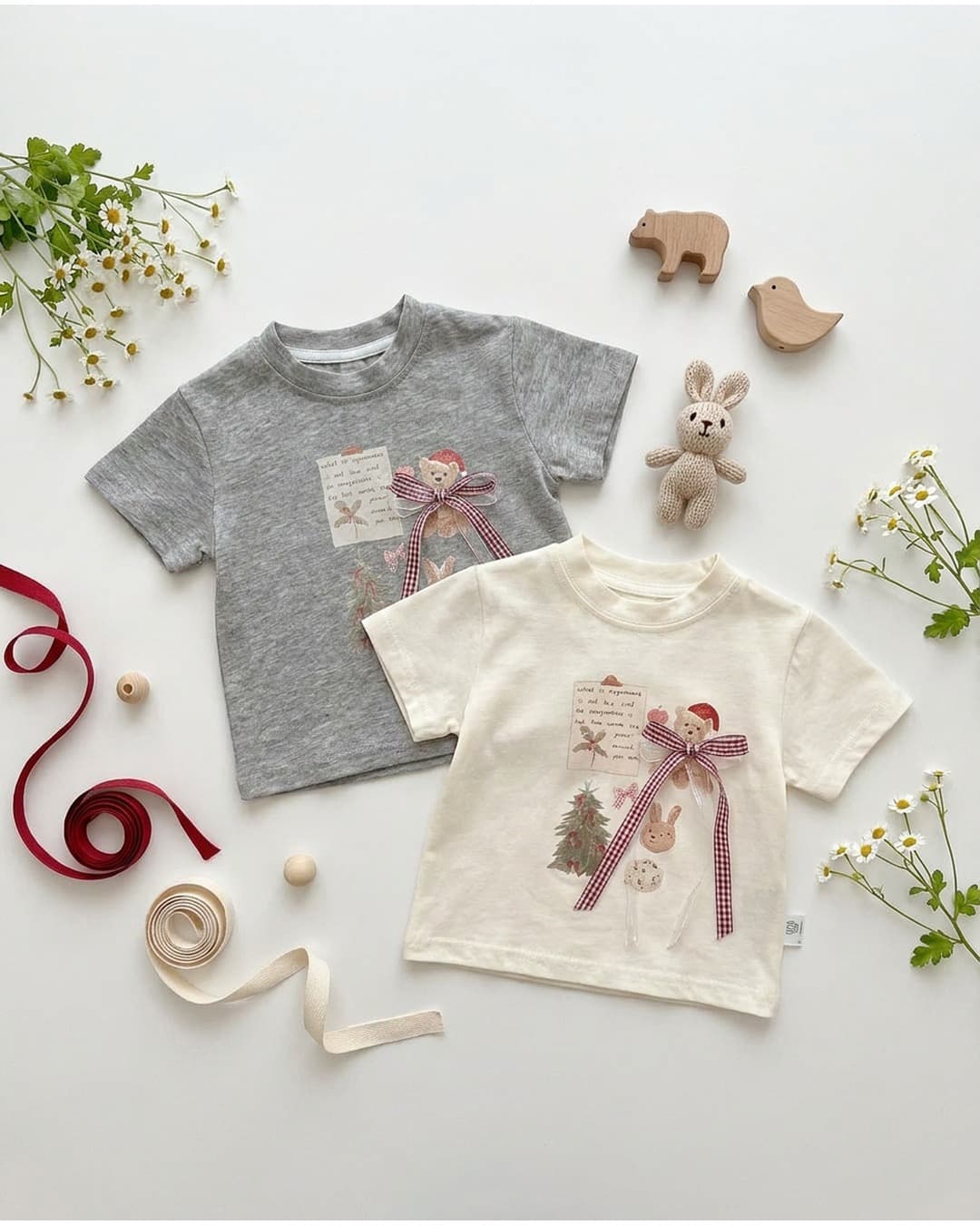 🧸 くまプリントリボン半袖Tシャツ 🎀

夏休みの元気いっぱいなお出かけにぴったりな、愛らしいく