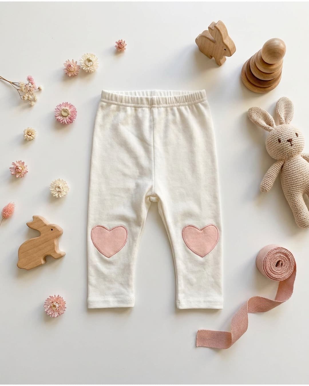 🧸 膝ハート刺繍ポイントベビーレギンスパンツ

涼しくなる季節の変わり目におすすめな、お出かけがも